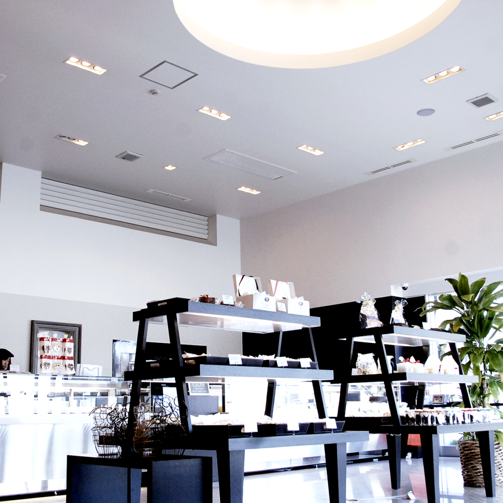 空間も、洋菓子の一部